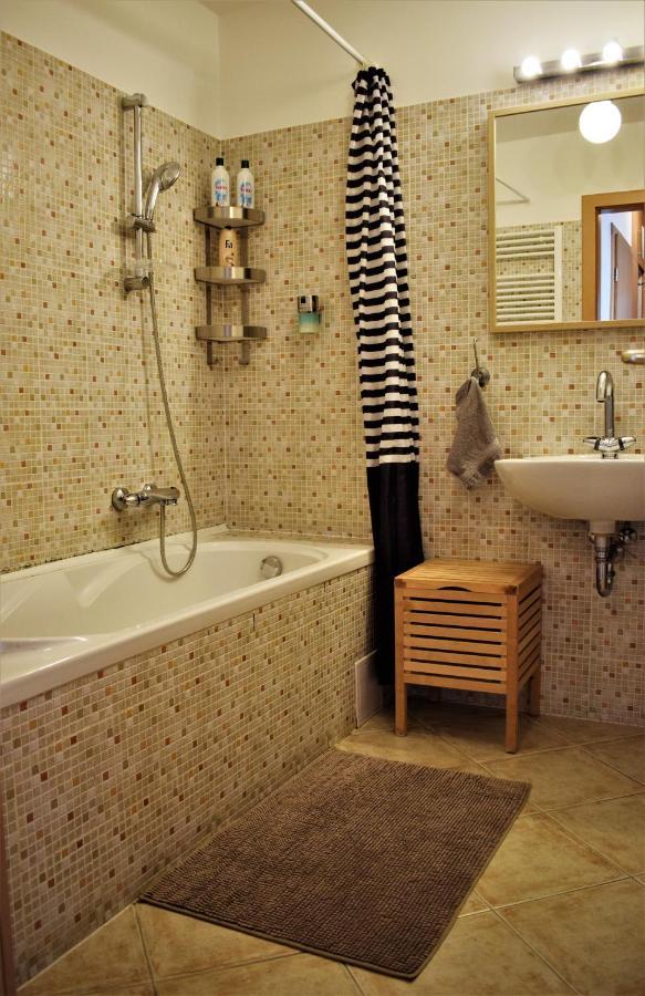 Cosy Apartment In Budapest Downtown With Free Garage Parking Exterior photo